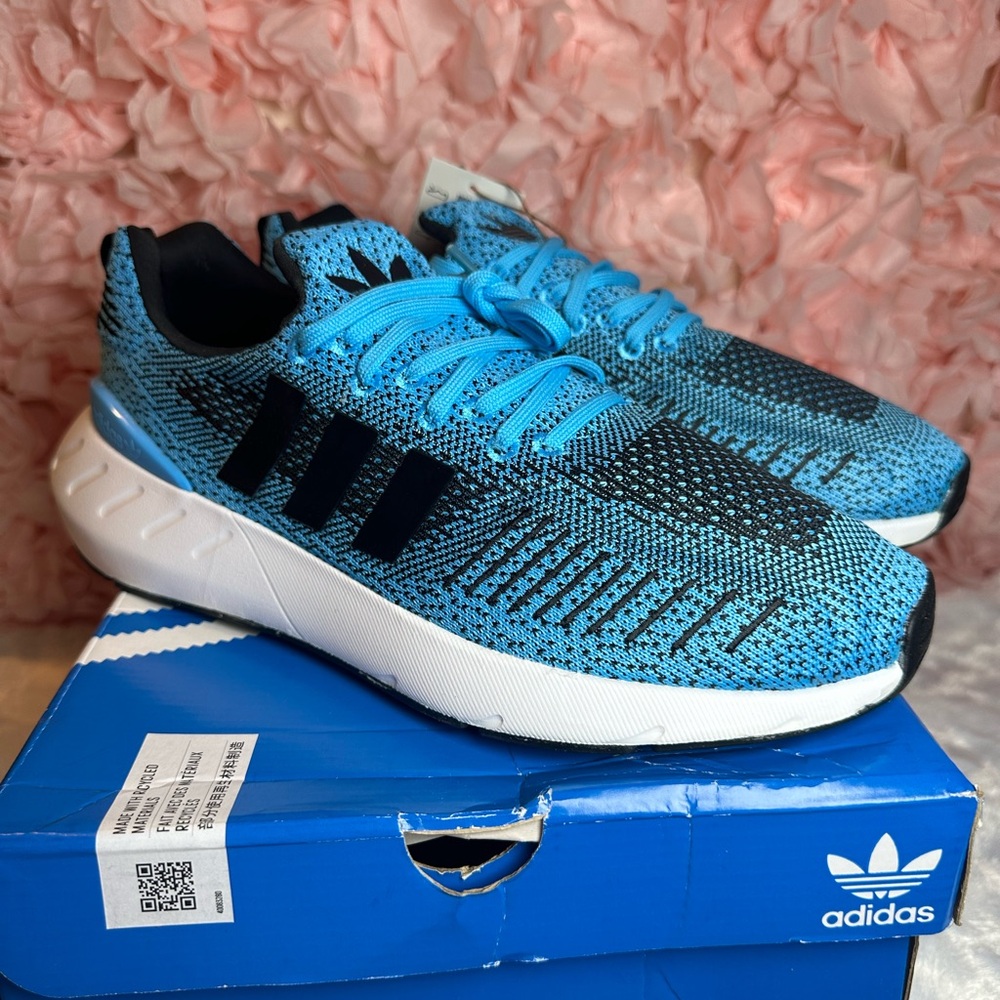 NIB Adidas Swift Run 22 Sneakers - 8 Men’s